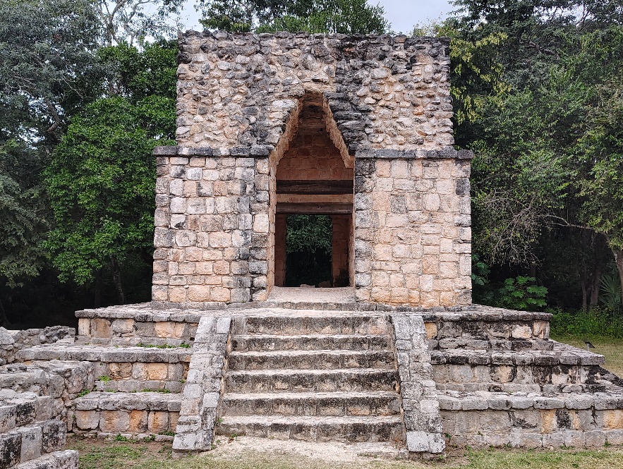 Photo of a Corbelled arch gate at Ek Balaam.