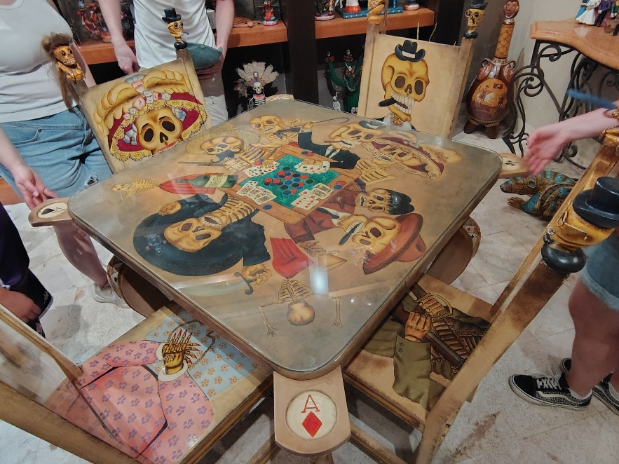 Photo of a richly decorated poker table at Casa de Los Venados.